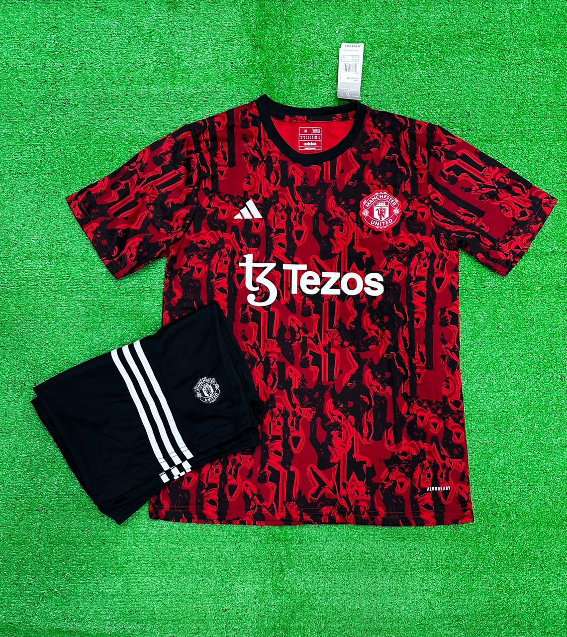 MANCHESTER UNITED TRAINING JERSEY WITH SHORTS