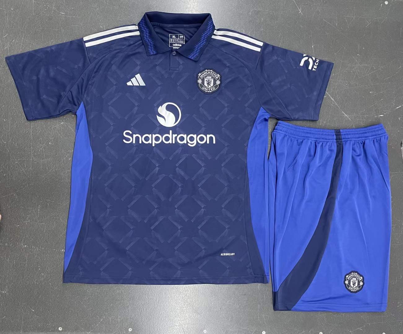 Manchester United Away 24/25 jersey with Shorts