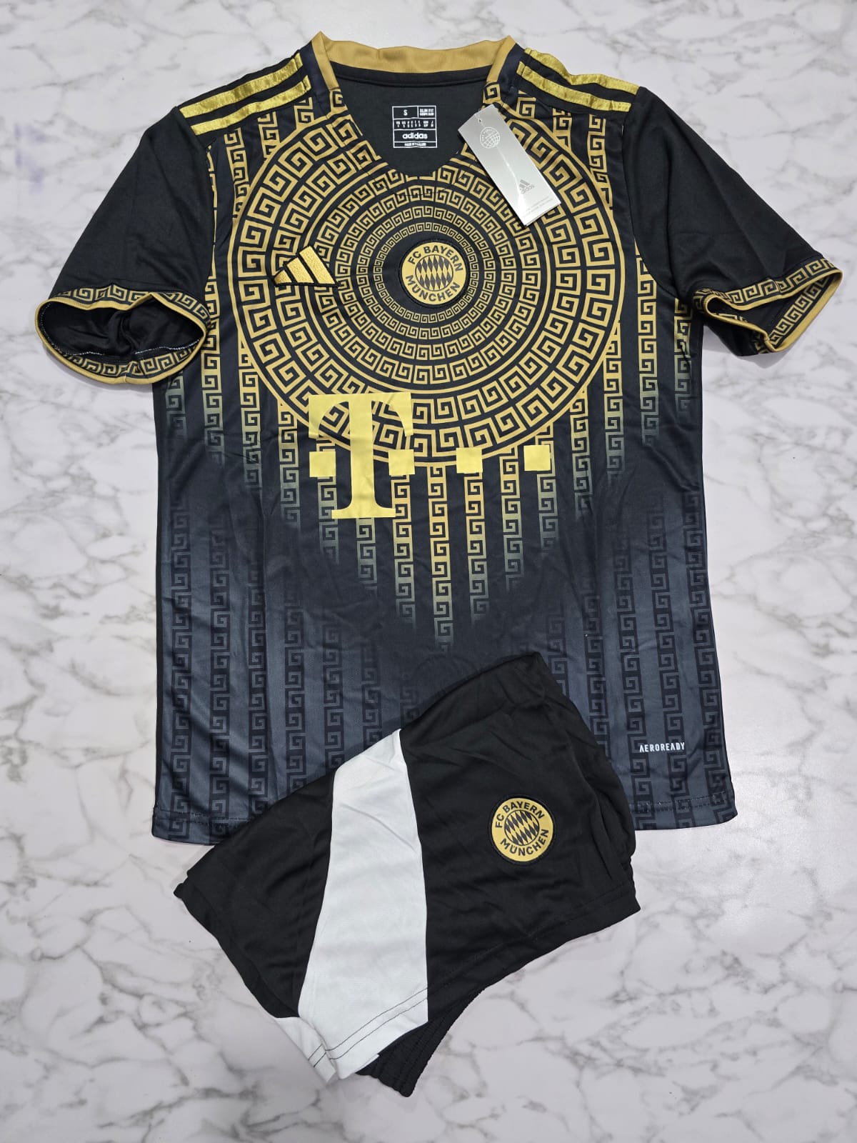 (SMALL) BAYERN MUNICH SPECIAL WITH SHORTS