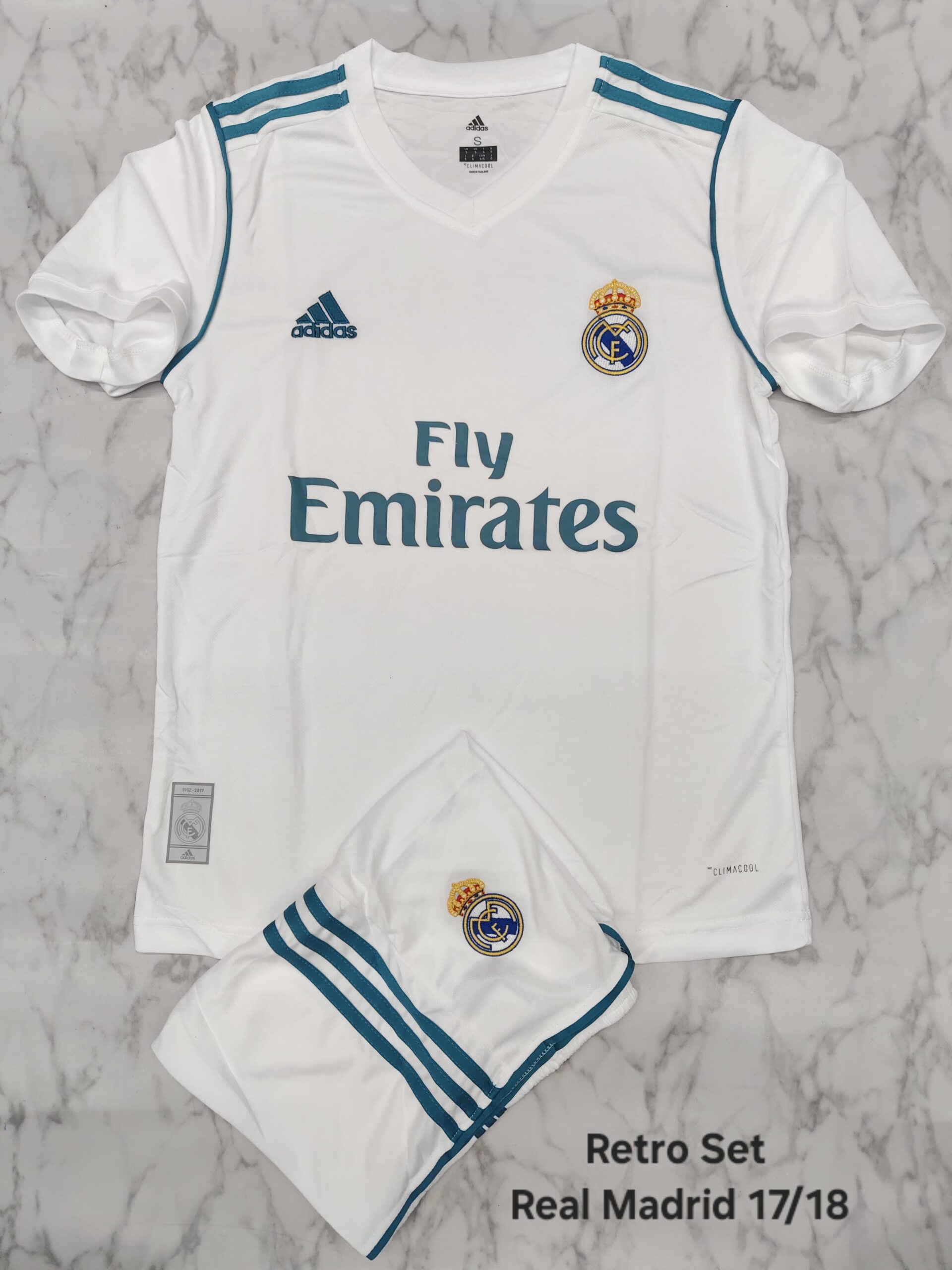 (XL) REAL MADRID HOME 2017-18 RETRO WITH SHORTS