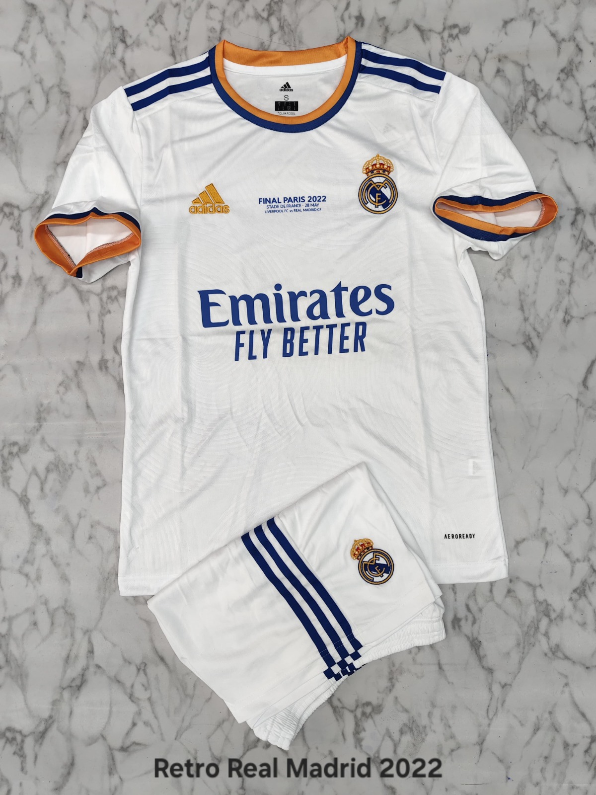 (XL) REAL MADRID HOME 2022 RETRO WITH SHORTS
