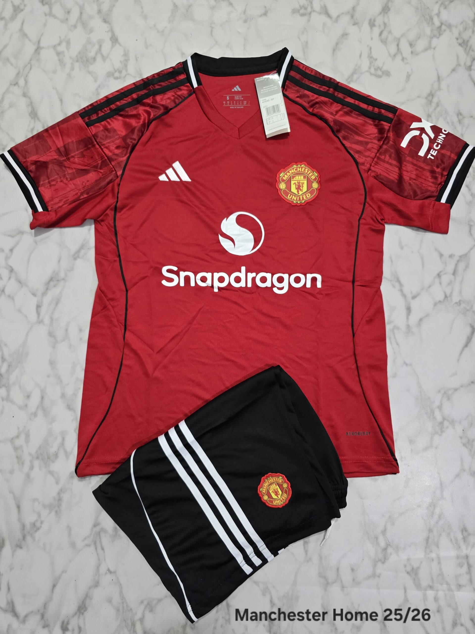 (XL) MANCHESTER UNITED HOME WITH SHORTS