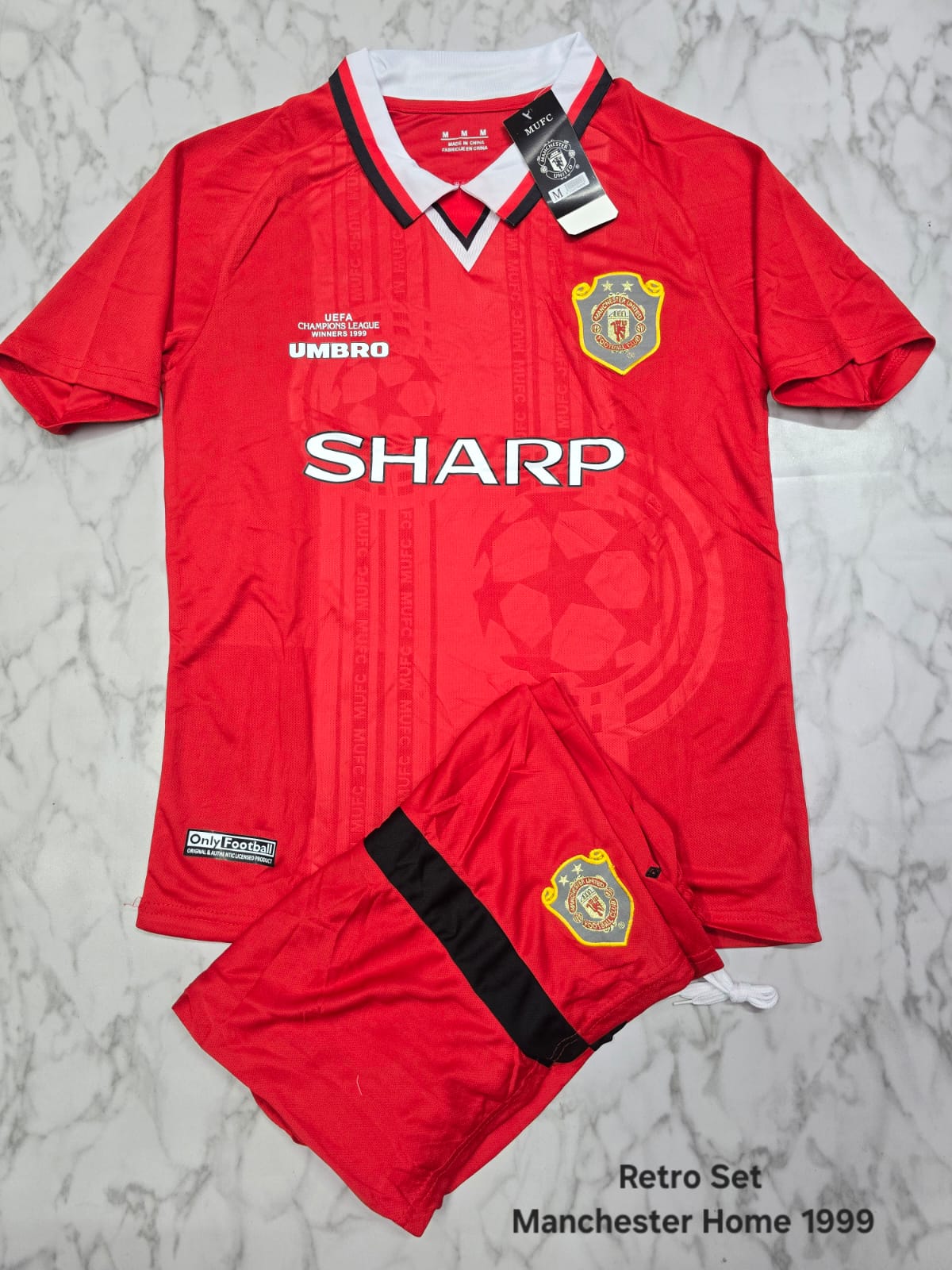 (LARGE) MANCHESTER UNITED 1999 WITH SHORTS